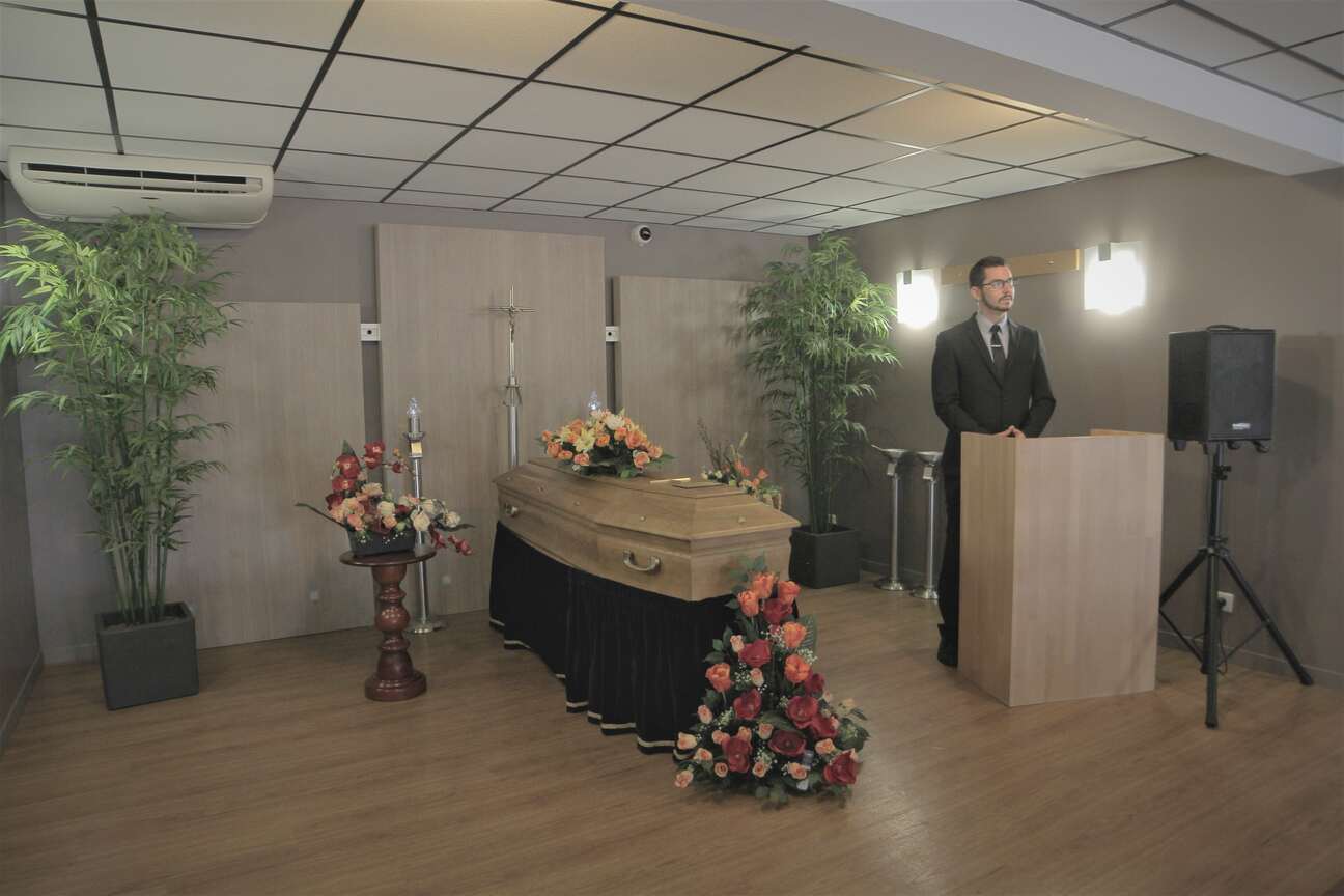 Cercueil dans chambre funeraire